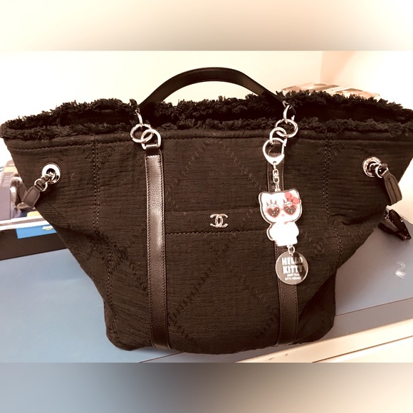 Hello Kitty 45th Anniversary Keychain - Picture 2 of 3